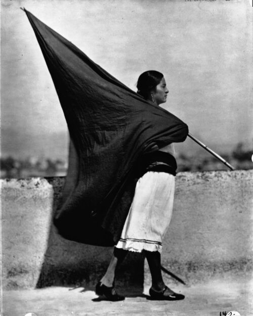 Donna con bandiera. 1928